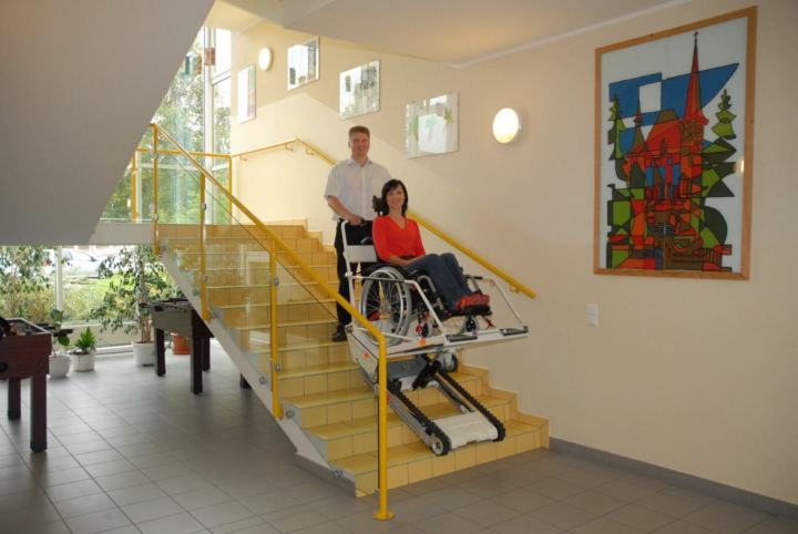 Treppensteigende Geräte, Treppenraupen & Treppenkulis für Rollstuhlfahrer