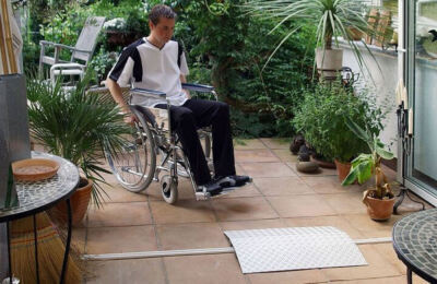 Überfahrhilfe für Rollstuhlfahrer